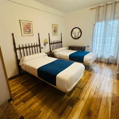 Πανσιόν Pirineos Meliz 3*